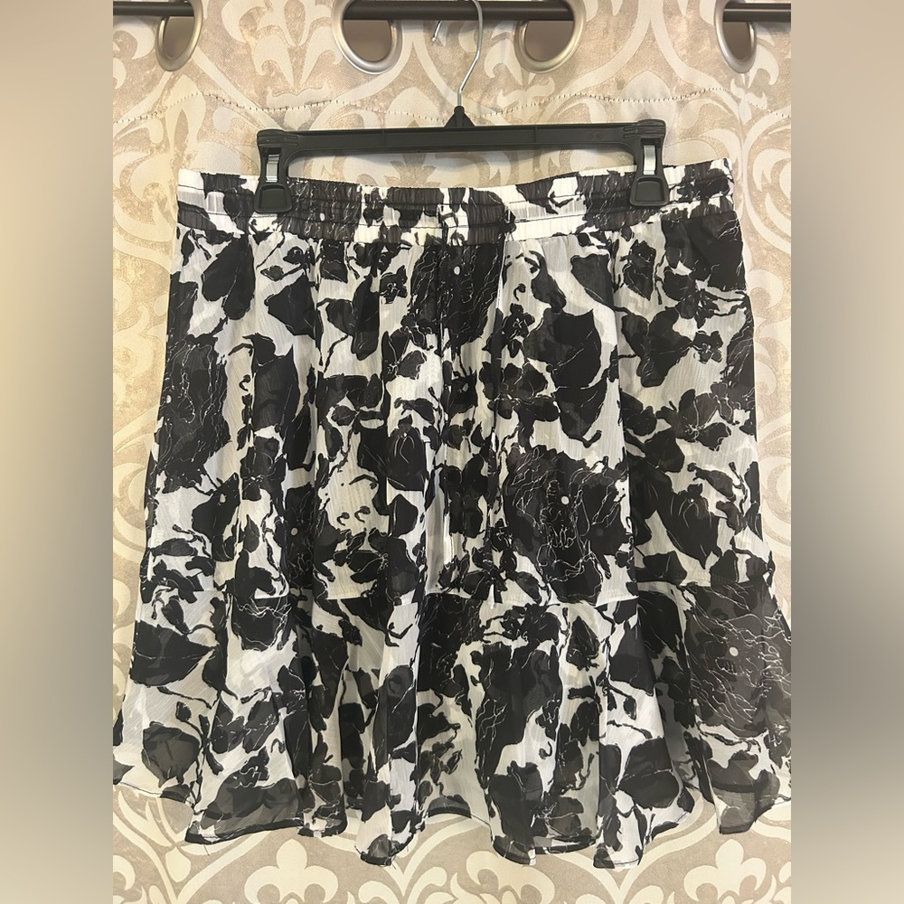Floral Black and White Women's Skort